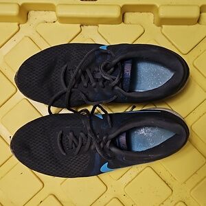 Nike Tennis Shoes